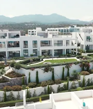 Two Bedroom Stylish Apartament Kirenia