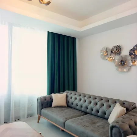 Two Bedroom Stylish Apartament Kirenia