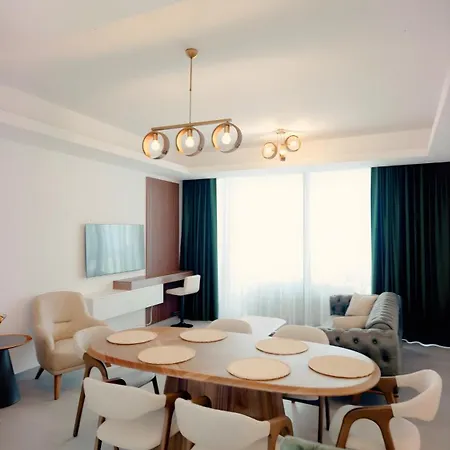 Two Bedroom Stylish 키레니아