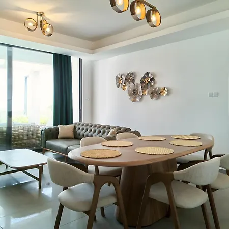 아파트 Two Bedroom Stylish