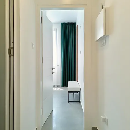 Апартаменты Two Bedroom Stylish